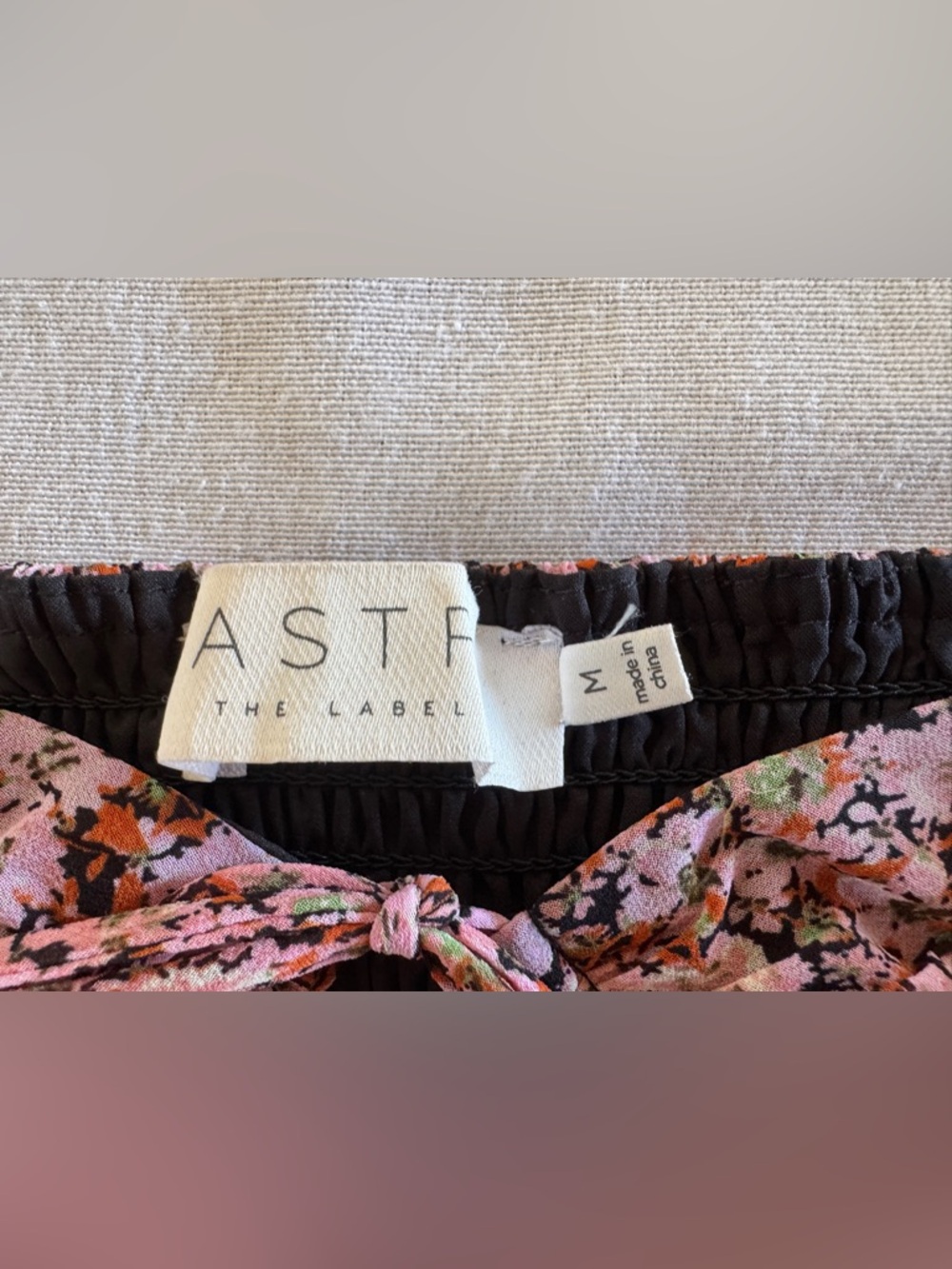 ASTR The Label Pink Floral Puff Sleeve Peplum Top Womens Medium - Picture 6 of 7